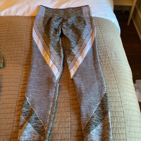 athleta impact 7/8 tight - Picture 3 of 5